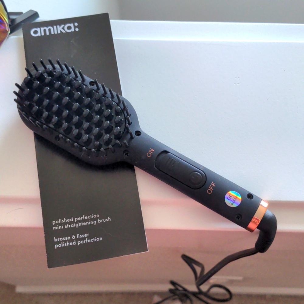 amika: polished perfection mini straightening brush